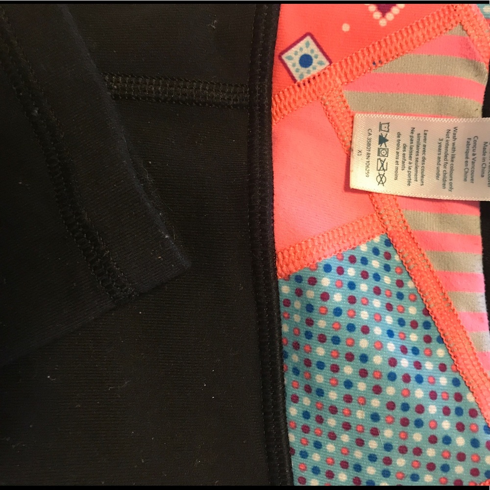 Iviva cropped leggings size 10 kids.